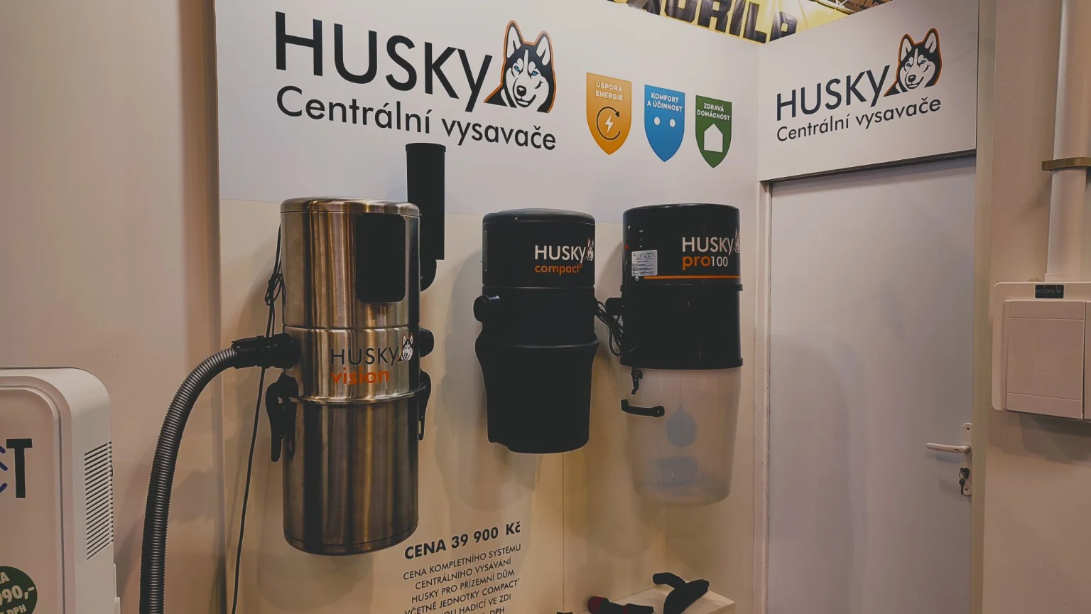 Sací jednotky HUSKY vystavené na stánku.